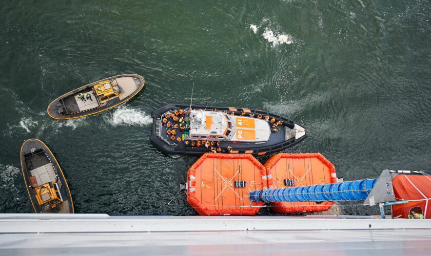 Reddingboot bij het evacuatiesysteem van de P&O-ferry tijdens LIVEX 2019